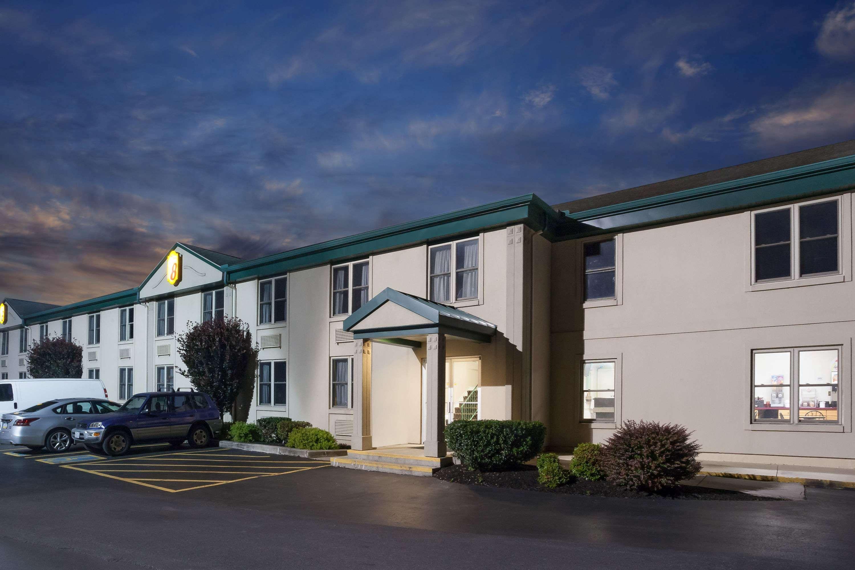 Super 8 By Wyndham Harrisburg Hershey West Exterior photo