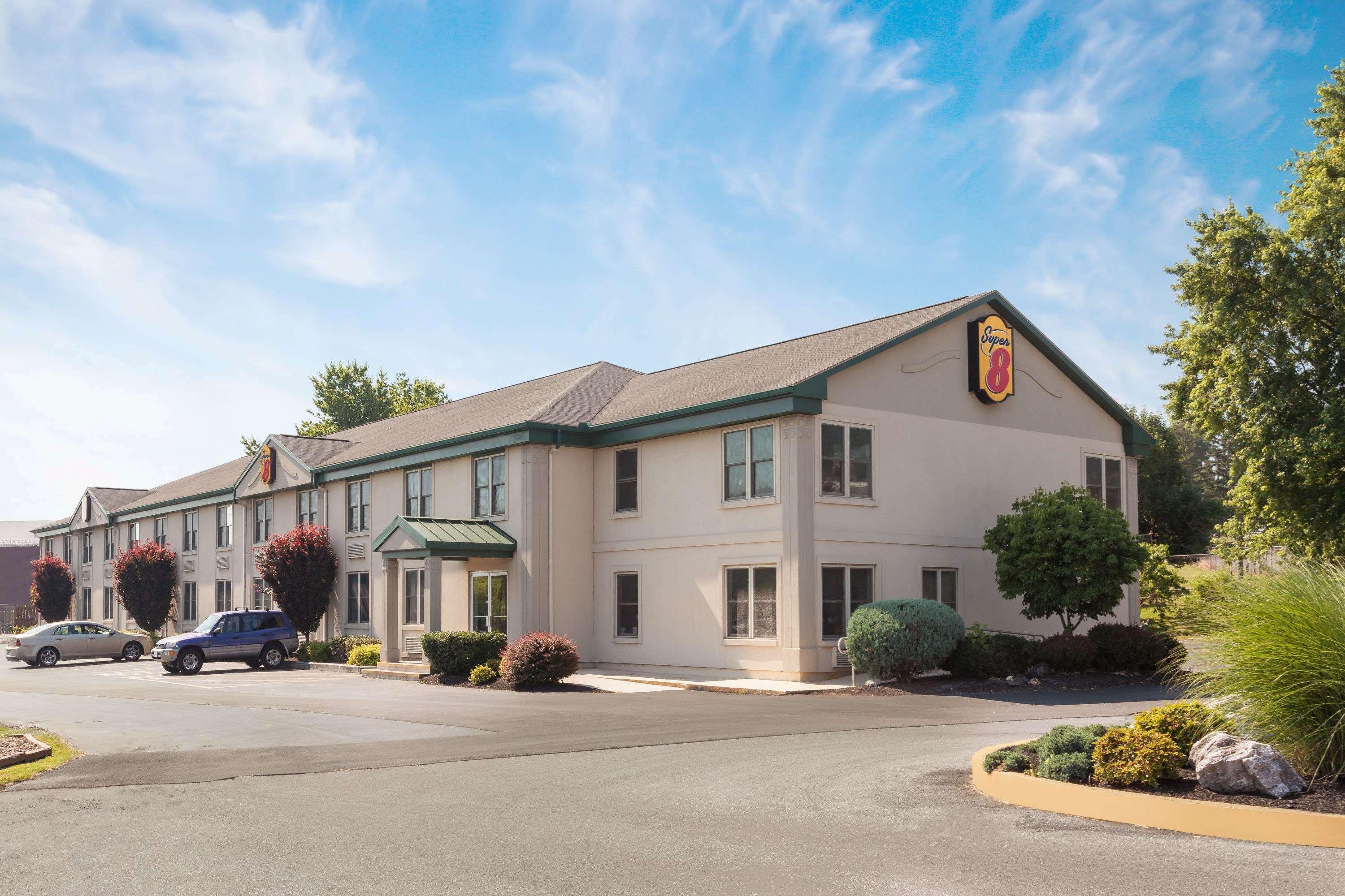 Super 8 By Wyndham Harrisburg Hershey West Exterior photo